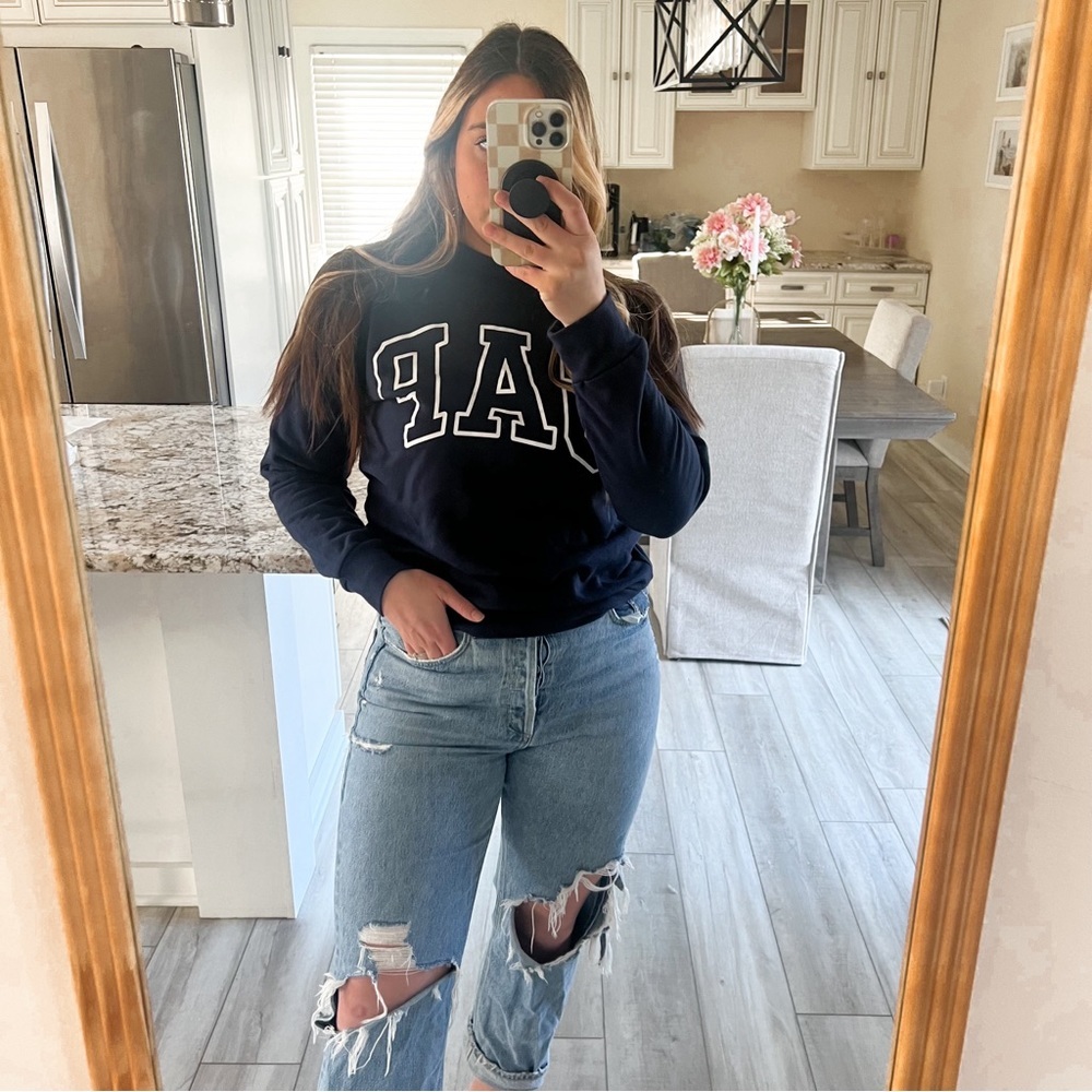 Gap crewneck sweater
